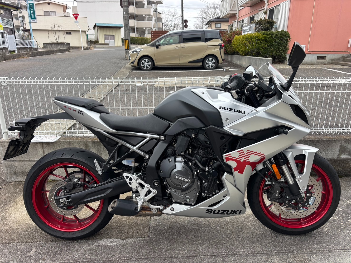GSX-8Rキービジュアル